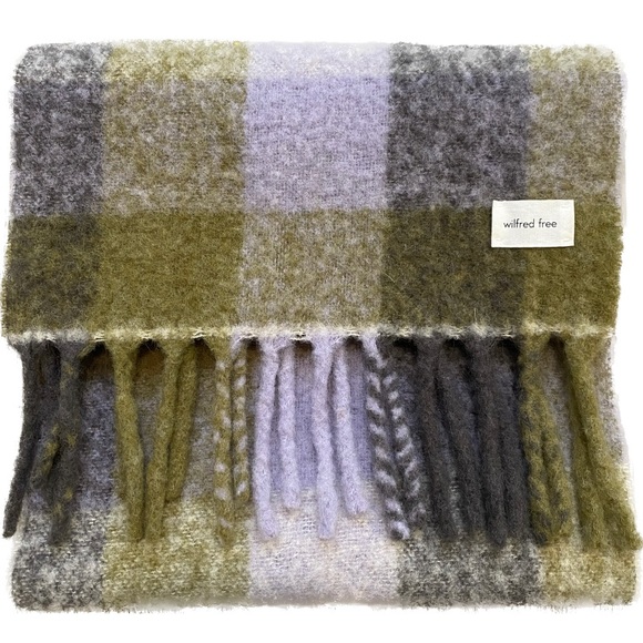 Aritzia Accessories - Wilfred Free Ganna Scarf